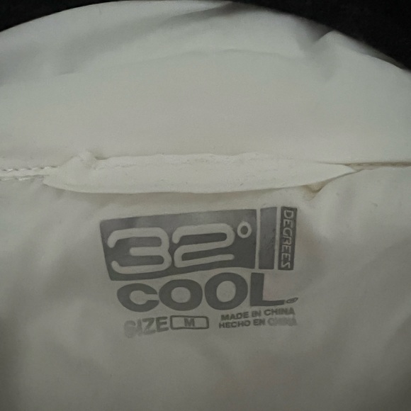 Stay Warm and Stylish on the Go with this 32 Degrees Mixed Media Jacket - Size M - Picture 2 of 2